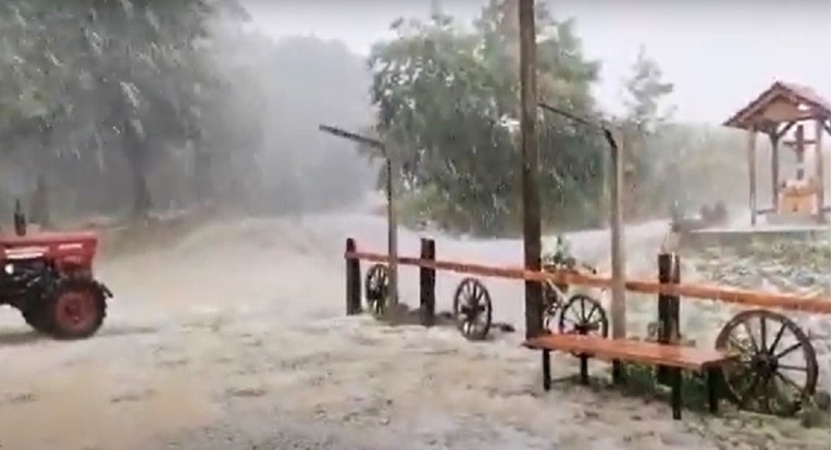 VIDEO U Zagorju pala tuča veličine lješnjaka. Poljoprivrednik: Ne mogu opisati štete