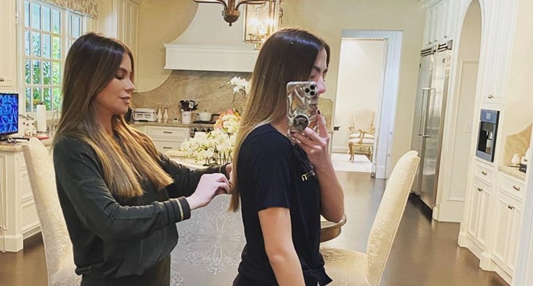 Sofia Vergara ošišala svoju poznatu nećakinju i pokazala zavidne frizerske vještine