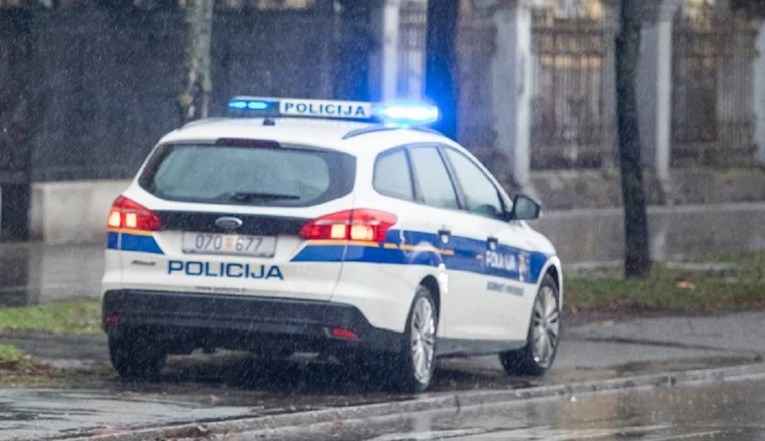 Mladić u Osijeku sinoć prostrijelio vlastitu nogu