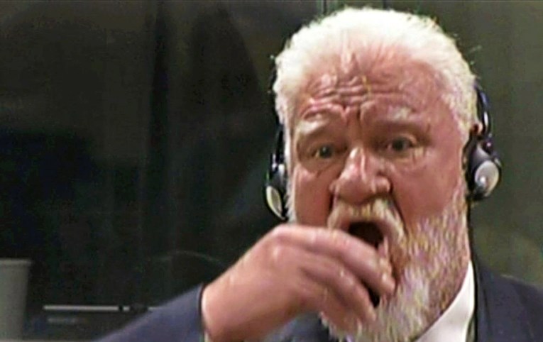 Prije 4 godine ratni zločinac Praljak popio je otrov u haškoj sudnici