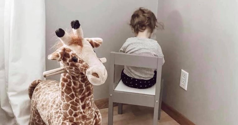 Ova fotografija možda otkriva razlog zbog kojeg se tinejdžeri izoliraju od roditelja