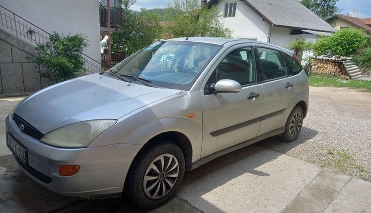 Urnebesan oglas tipa koji prodaje auto postao hit: "Zamijeniš jedan dio, ode ih 10"