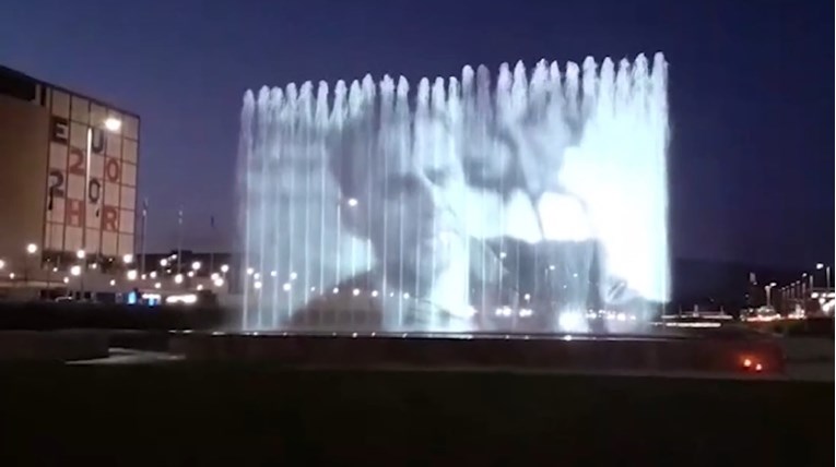 VIDEO Fontane u Zagrebu svijetlile povodom smrti Milana Bandića