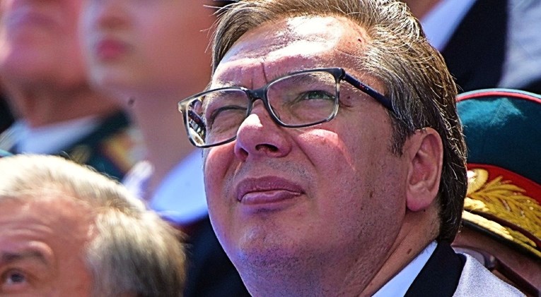 Čovjek u Srbiji bagerom krenuo na ljude. Vučić: To je njegovo ustavno pravo