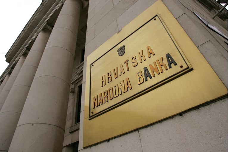 HNB: Stambeni i krediti firmama ubrzavaju rast, potrošački padaju