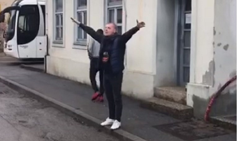 Uhvaćen mladić koji je Pupovcu u Glini vikao "Ubij Srbina", ide kaznena prijava