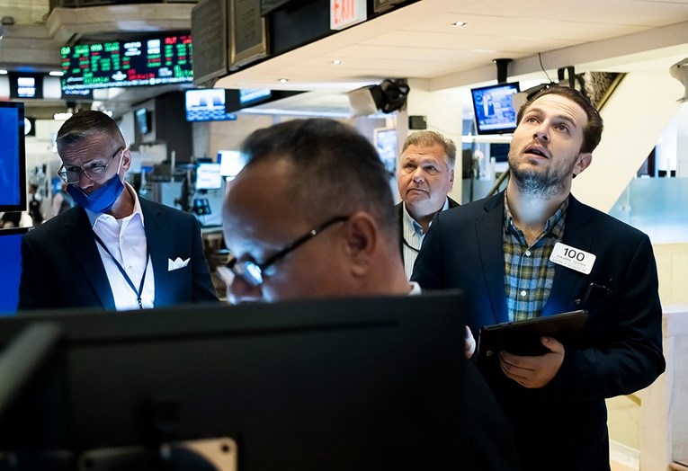 Fed ubrzano smanjuje poticaje, Wall Street porastao