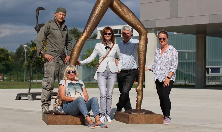 Lupino pomaže djeci pogođenoj potresom, veliku izložbu seli u Sisak