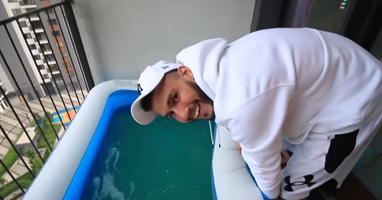 Srpski YouTuber praznio bazen s 10. kata na ulicu, ljudi bijesni: Kad seljak dođe...