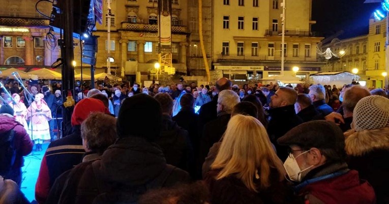 Službeno je počeo Advent u Zagrebu