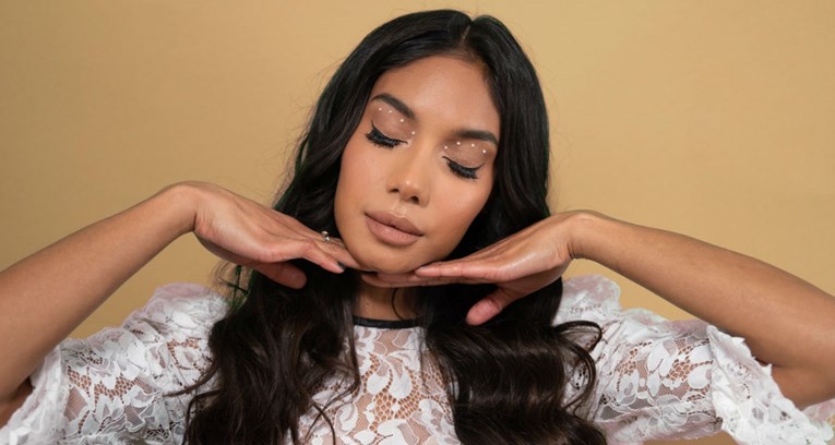Beauty Jar: Glamurozan i ženstven party make-up s biserima