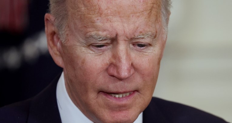 Biden zapovjedio spuštanje zastava na pola koplja za žrtve pucnjave u Teksasu