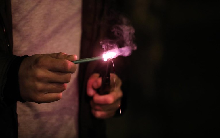 Dva muškarca zbog pirotehnike ostala bez prstiju