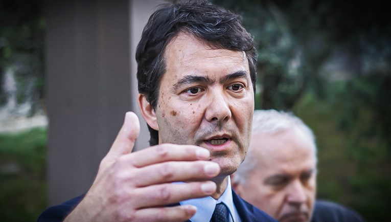 HDZ-ov Đogaš uzurpirao krovnu terasu: "Zajednička je, ali samo ja imam izlaz"