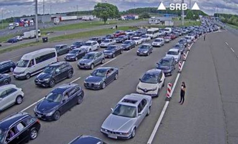 Pogledajte goleme gužve na granici sa Srbijom i BiH: "Većina ljudi ne ide na izbore"