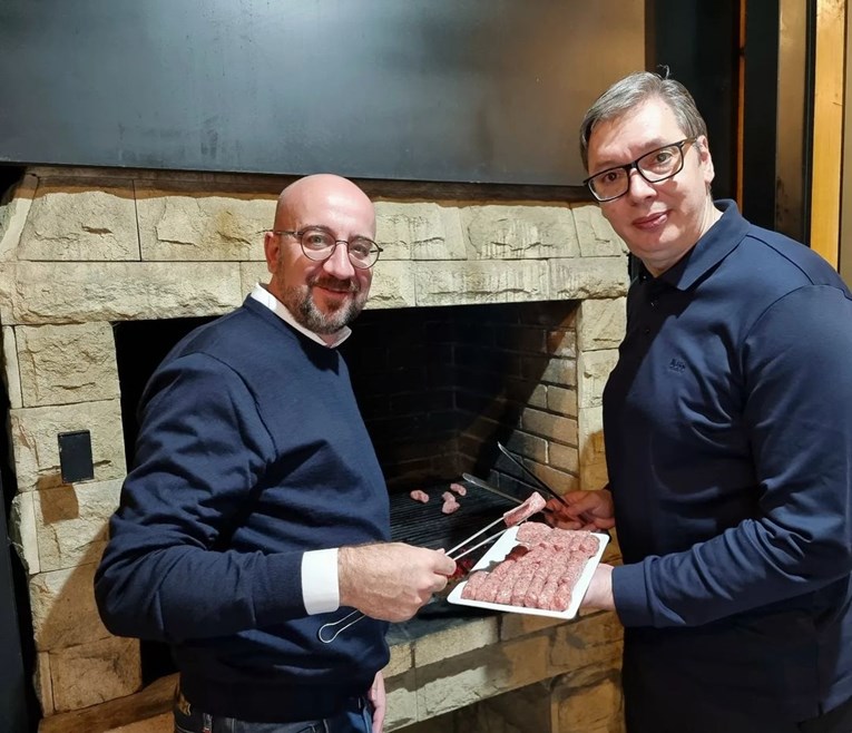 Pere li Plenkovića ljubomora? Vučić pekao ćevape sa Charlesom Michelom