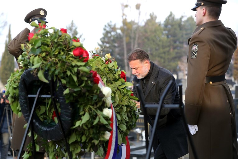 Saborsko izaslanstvo na Mirogoju odalo počast žrtvama Holokausta