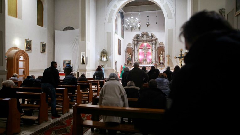 FOTO Održana misa nakon trostrukog ubojstva u Splitu, pojavilo se tek par ljudi
