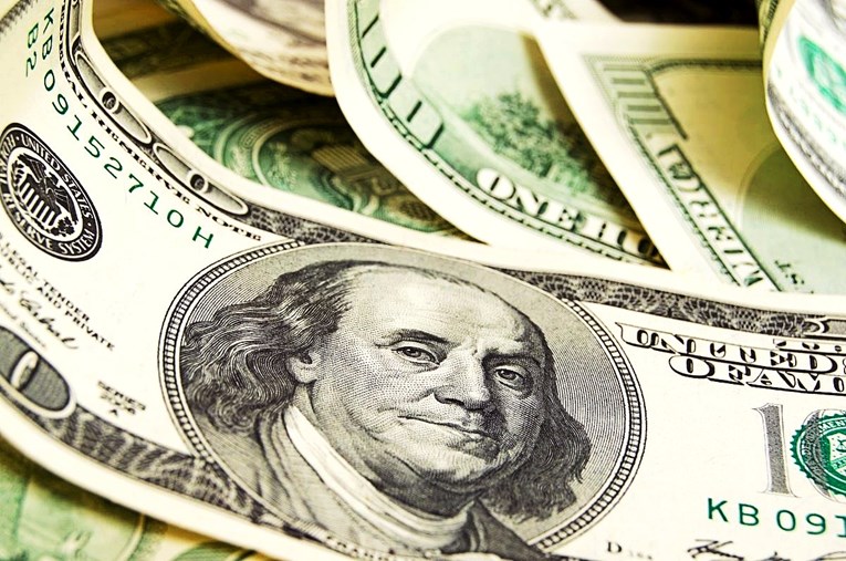 Dolar oslabio