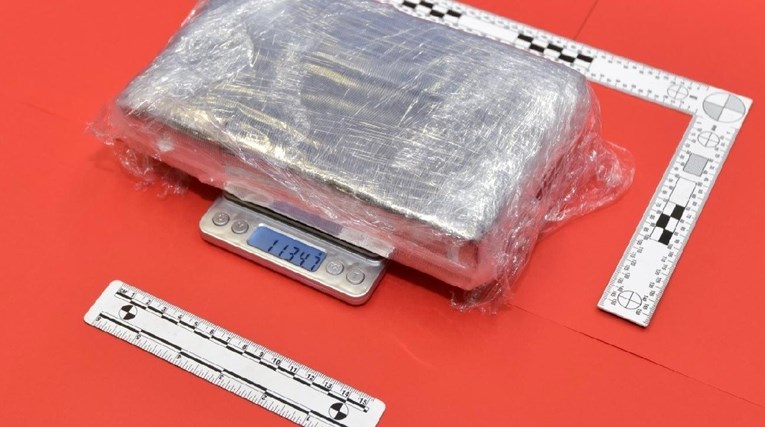 U Zagrebu pao diler, kod kuće skrivao više vrsta droge i oružje