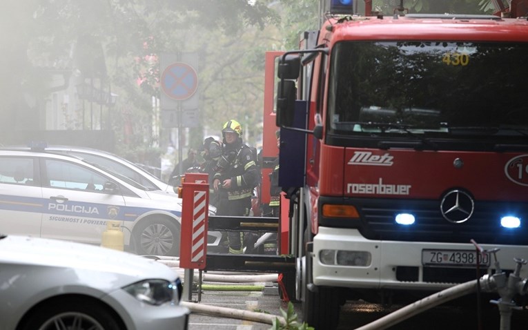Gori krov pivnice na zagrebačkoj Trešnjevci, vatrogasci gase požar