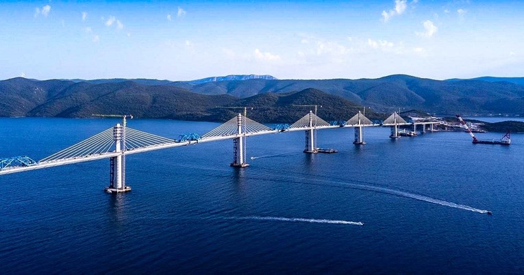 Hrvatska će danas nakon 300 godina biti kopneno spojena. Ovo je priča o tome