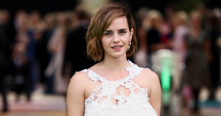 Emma Watson na svečanoj ceremoniji iznenadila neobičnom modnom kombinacijom