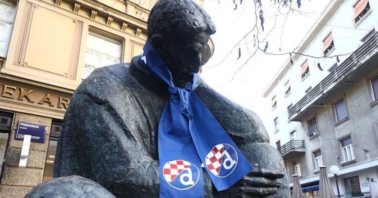 Srbi se zgražaju: Hrvatski nacionalisti velikom Srbinu stavili Dinamov šal oko vrata