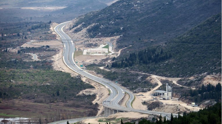 Od 8 do 16 na dionici autoceste A1 i na prilazima prekinut promet, mora se obilaziti