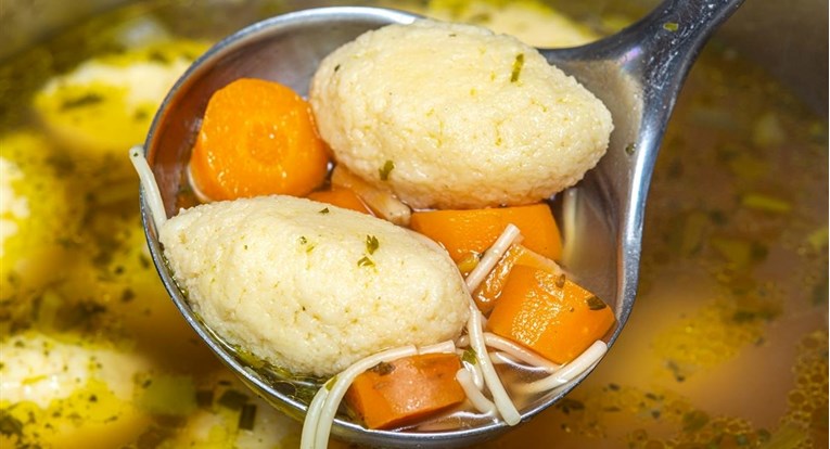 Što je nedjelja bez dobre juhe i griz knedli? Ovaj recept i dalje je hit