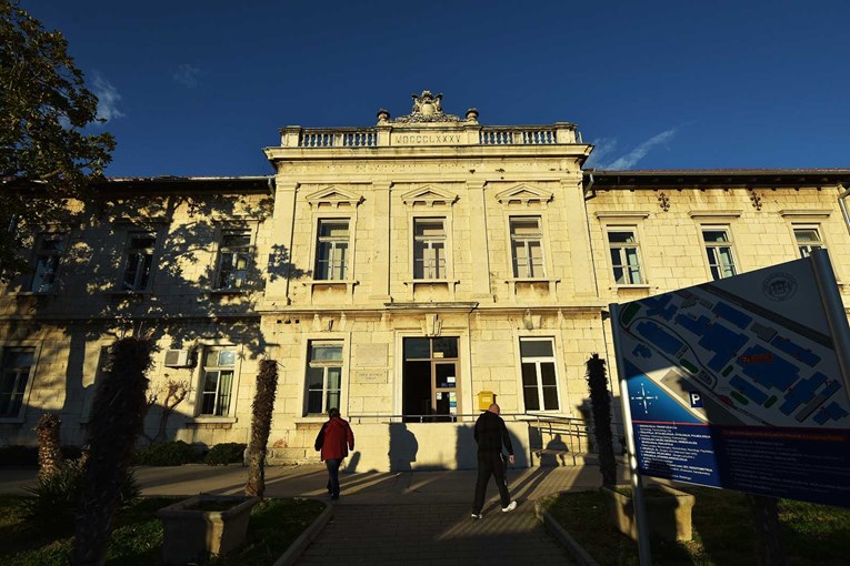 Potvrđen prvi slučaj koronavirusa u Dalmaciji, zaražena mlađa žena
