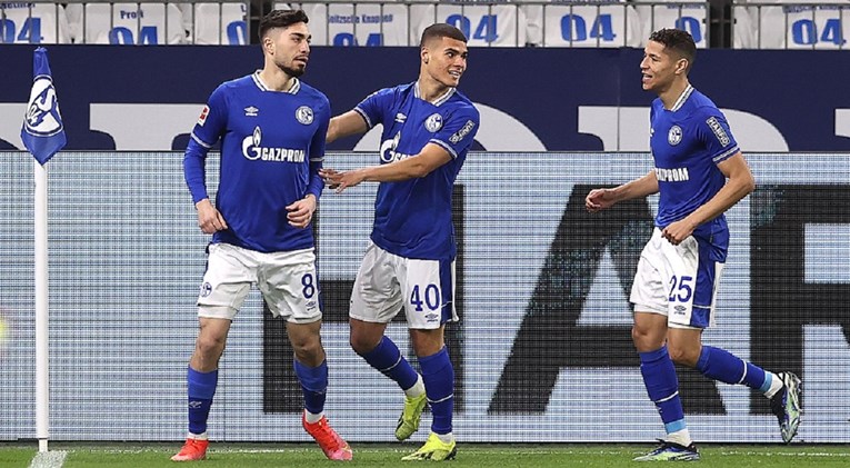 Schalke slavio nakon 13 utakmica bez pobjede. Protivnički vratar poklonio mu je gol