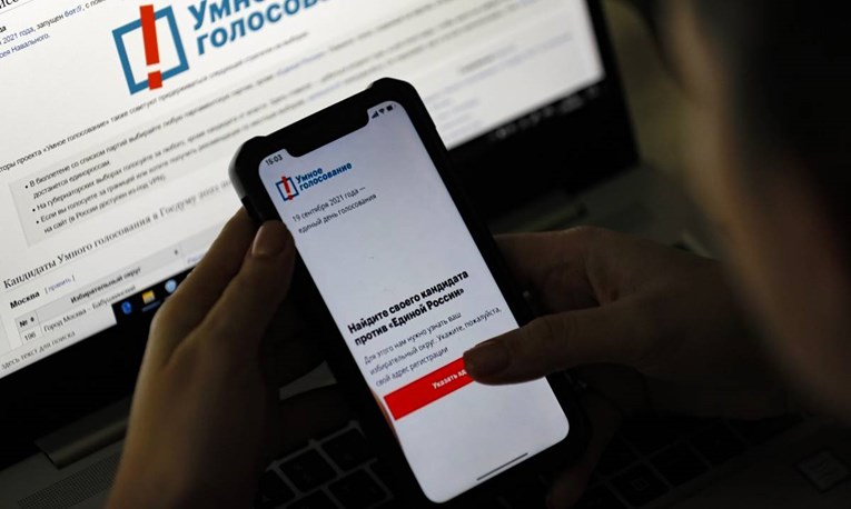 Apple i Google uklonili aplikaciju Navalnom: "Oni su u dosluhu s Putinom"