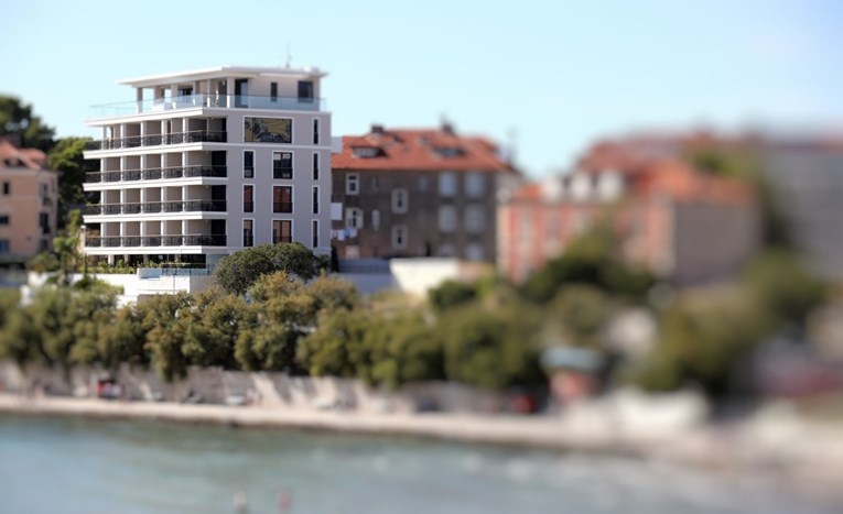 Bivša šefica ureda za graditeljstvo Splita i muž uhićeni 2019. zbog Ville Harmony
