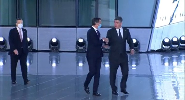 Milanović jedini od 30 šefova država na fotografiranje došao bez maske
