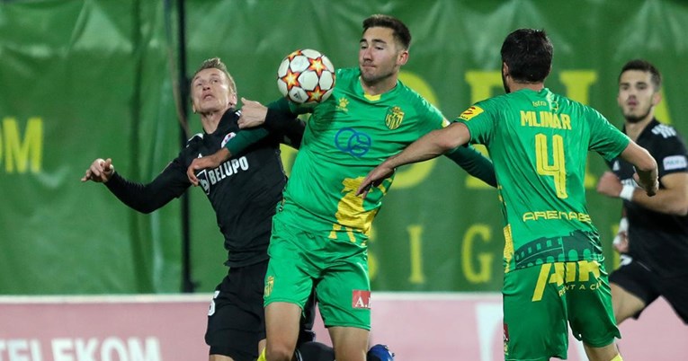 ISTRA - SLAVEN 1:2 Golman gostiju poklonio gol, Slaven preskočio Istru