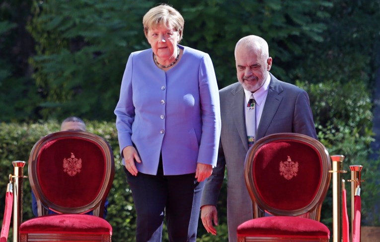 Merkel se u Albaniji sastala s većinom premijera s Balkana, oni je pohvalili