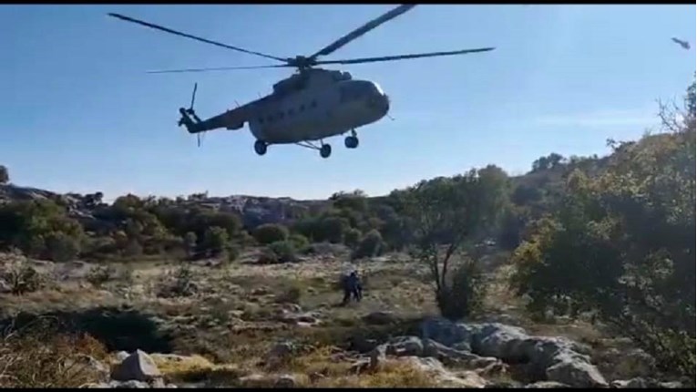 HGSS spasio dvoje ozlijeđenih planinara na Mosoru, došao helikopter po njih