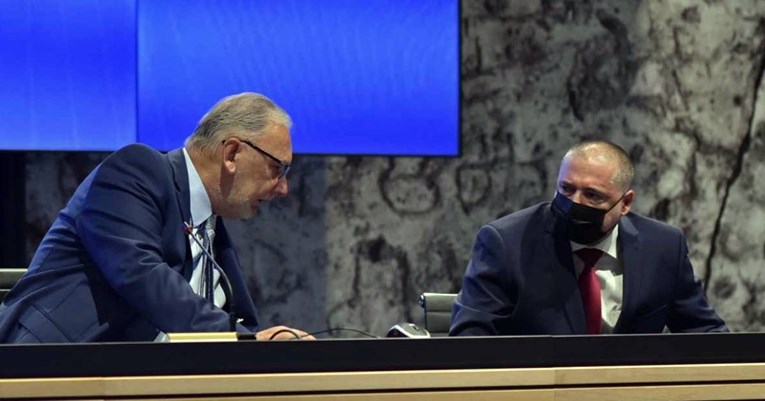 Evo što ako imate staru osobnu s neograničenim rokom trajanja