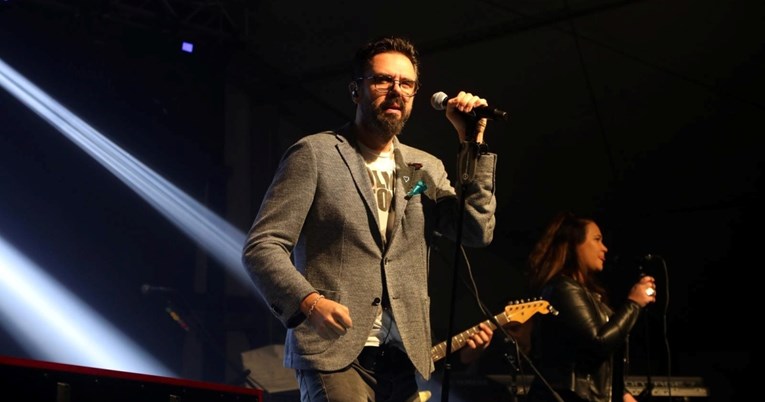 Grašo održao koncert u Hrvatskoj Kostajnici, publici se obratio posebnim riječima