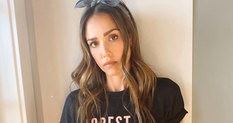 Jessica Alba progovorila o djetinjstvu: Imala sam pet operacija do svoje 11. godine