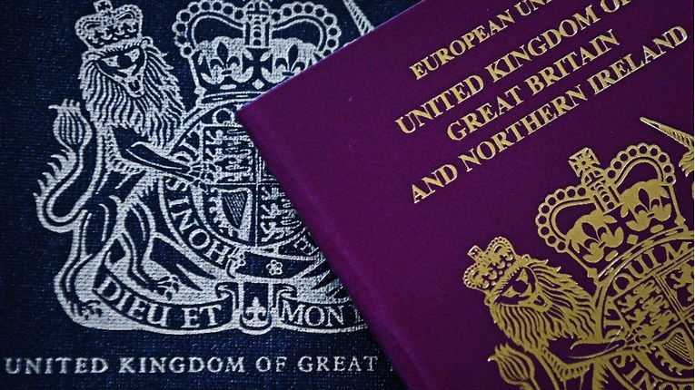 Britanija će građanima davati potvrde o cijepljenju ako to druge države budu tražile