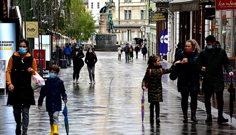 Hrvatska je danas otvorila terase kafića. U Sloveniji ni ne razmišljaju o tome