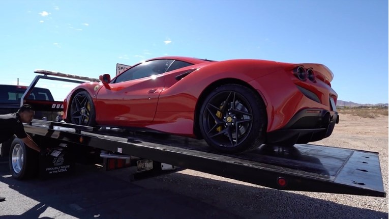 VIDEO Iznajmili mu novi Ferrari, a on ga vratio polomljenog