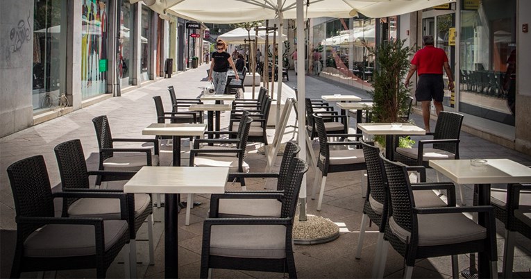 Korona je srezala plaće u ugostiteljstvu i turizmu. Plaće u javnom sektoru rastu