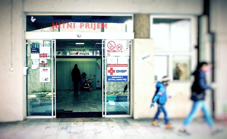 Curici (2) smrskana glava. Šef Centra za socijalnu skrb: Možda si je to sama uradila