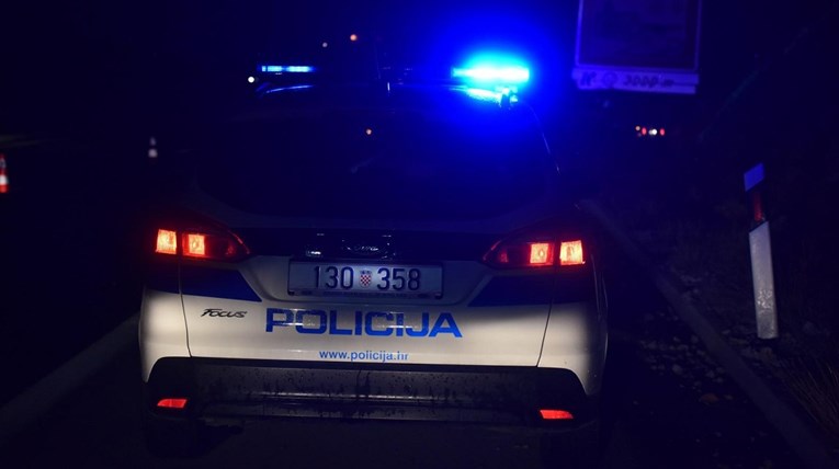 Teška nesreća na autocesti A1, sudarili se auto i kamion. Poginuo muškarac