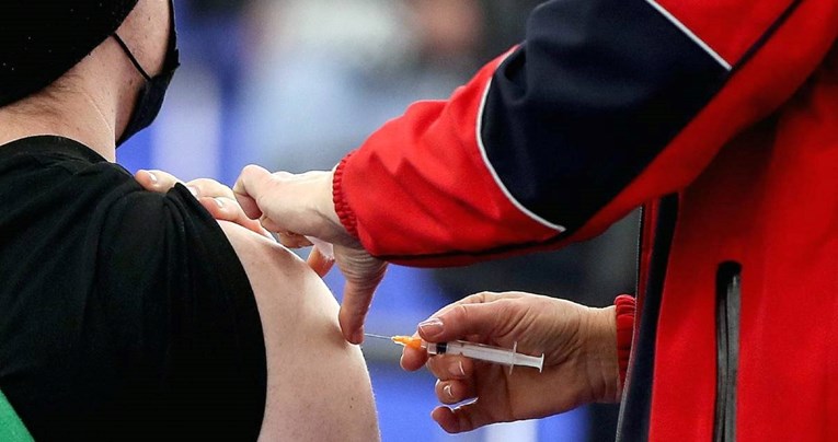 Novi podaci: Koliko vas od teških posljedica omikrona štite 2 doze, a koliko booster