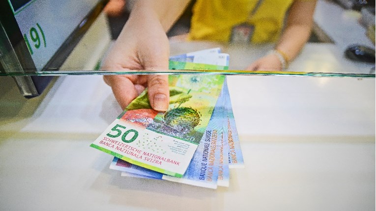 Švicarska središnja banka smanjila kupnju deviza u trećem tromjesečju