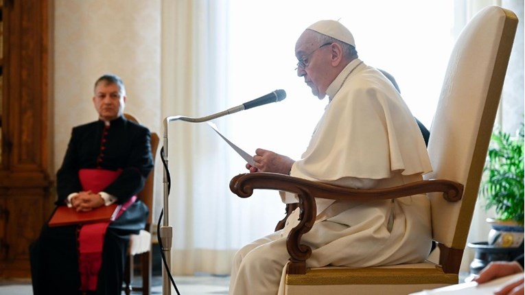 Papa se cijepio protiv koronavirusa